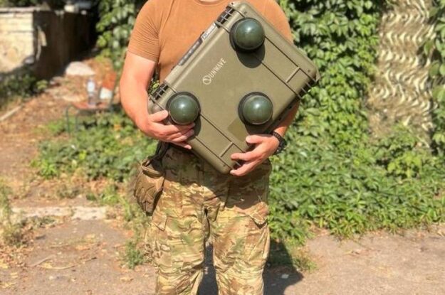 12-та бригада Нацгвардії України (підрозділ «Азов») вже вдруге отримала від партнера нашого благодійного фонду Ігоря Черненко засіб радіоперешкод «Бумбокс» BMX230-5MSD/MS.